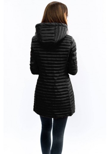 Čierna prešívaná bunda s odopínateľnou kapucňou