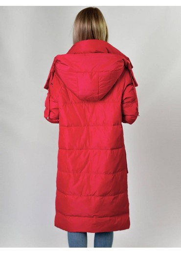 Červený dlhý prešívaný kabát