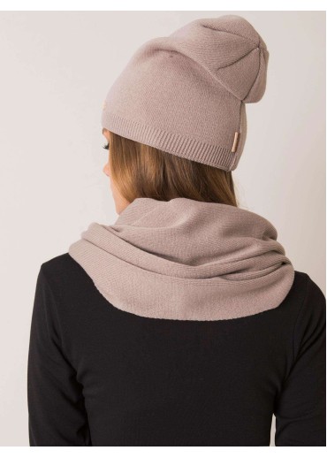 Biela čiapka a šál