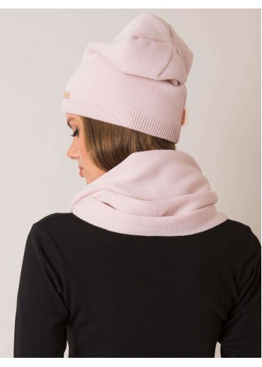 Biela čiapka a šál