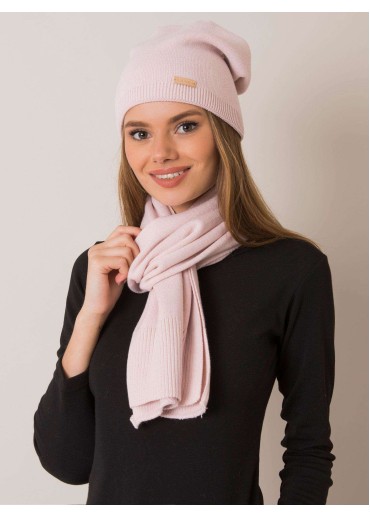 Biela čiapka a šál