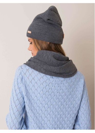 Biela čiapka a šál