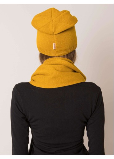 Biela čiapka a šál