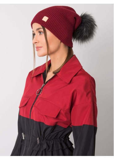 Bordovo červená čiapka