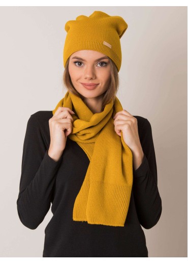 Biela čiapka a šál