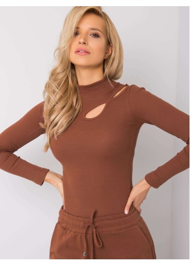 Hnedé tričko so stojačikom