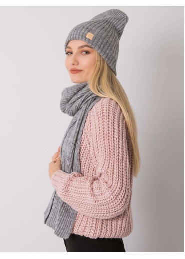 Sivý šál a čiapka komplet