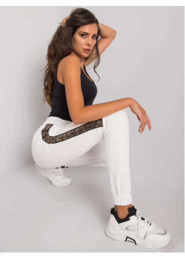 Smotanovo biele tepláky