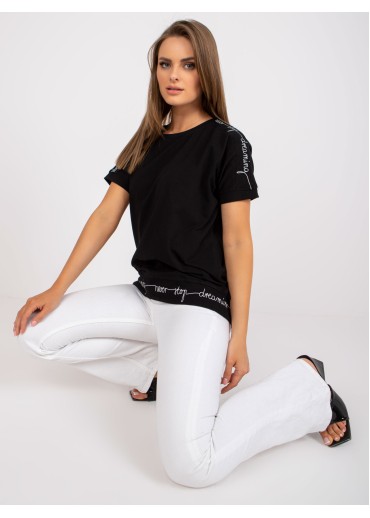 Čierne tričko s nápisom