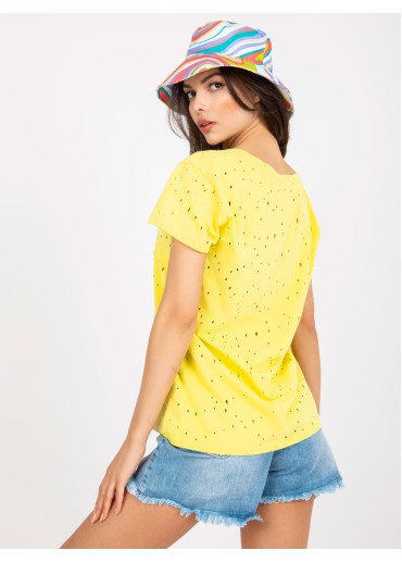 Žlté tričko s dierkami