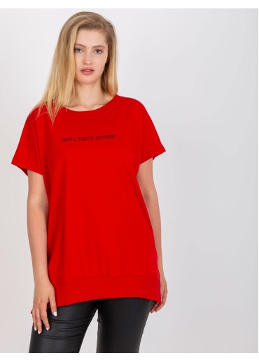 Červené tričko s nápisom