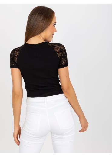 Čierne tričko s čipkovanými rukávmi
