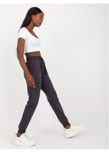 Grafitovo sivé tepláky