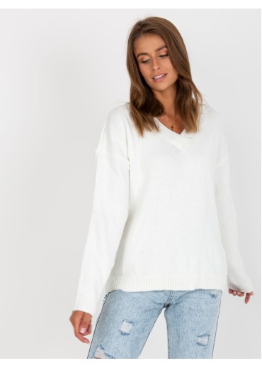 Smotanovo biely pulóver