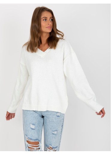 Smotanovo biely pulóver
