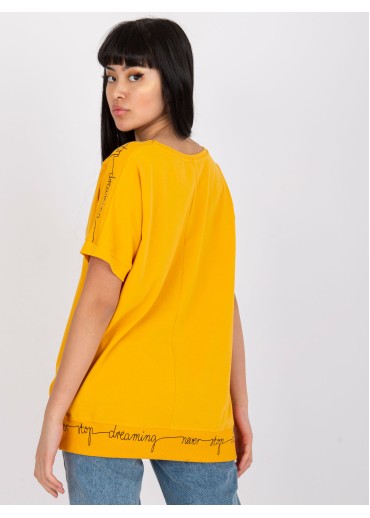 Žlté tričko s nápisom
