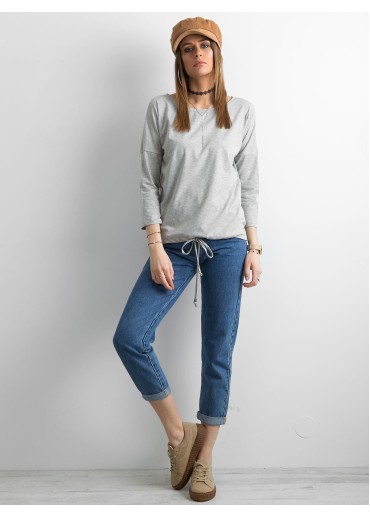 Sivé tričko so šnúrkami