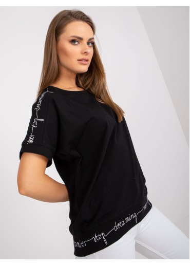 Čierne tričko s nápisom