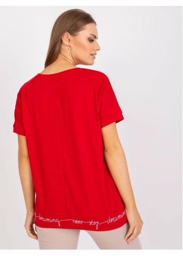 Červené tričko s nápisom