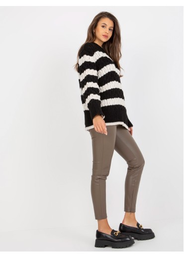 Čierny pletený sveter