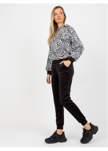 Čierna tepláková súprava