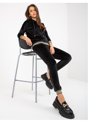 Čierna tepláková súprava