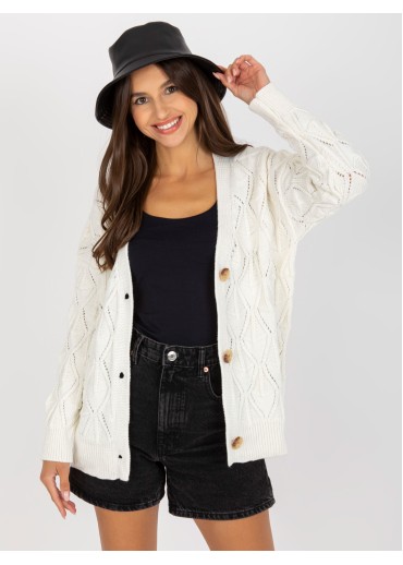 Smotanovo biely sveter