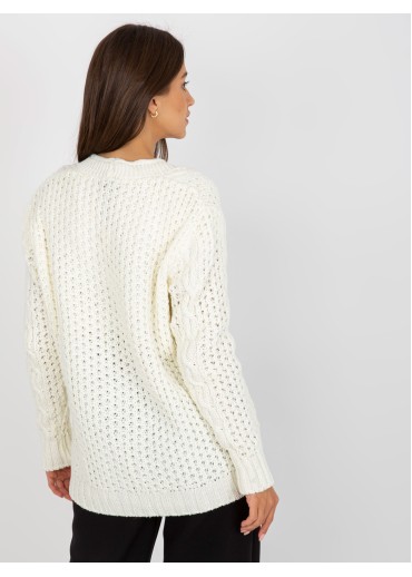 Smotanovo biely sveter