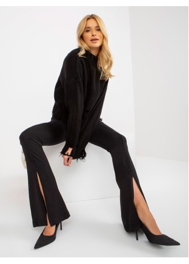 Čierny potrhaný sveter