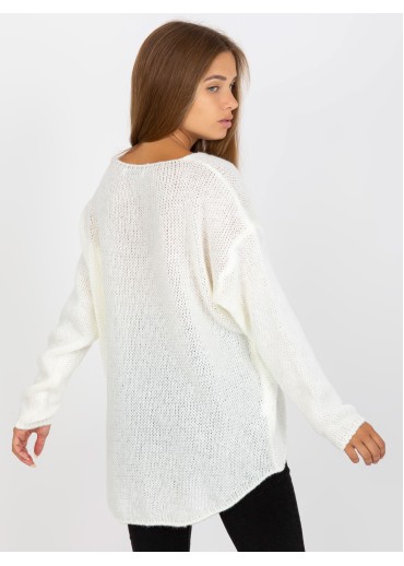 Smotanovo biely pulóver