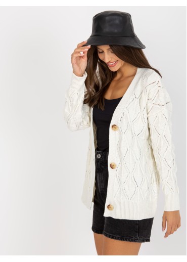 Smotanovo biely sveter