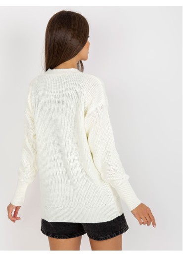 Smotanovo biely sveter