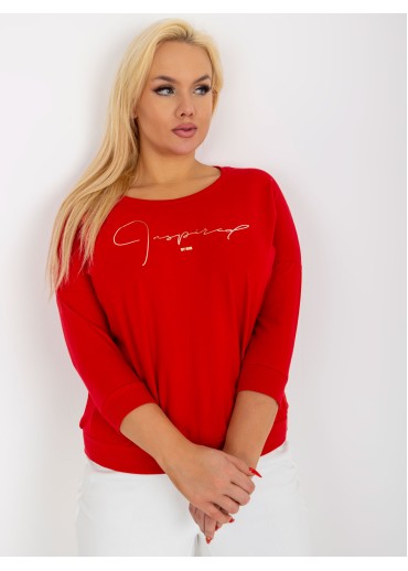 Červené tričko s nápisom