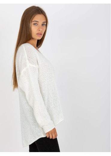 Smotanovo biely pulóver
