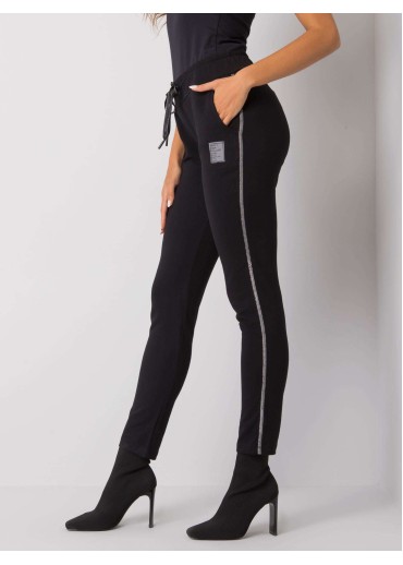 Čierne tepláky s lampasom