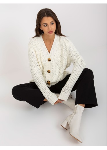 Smotanovo biely sveter