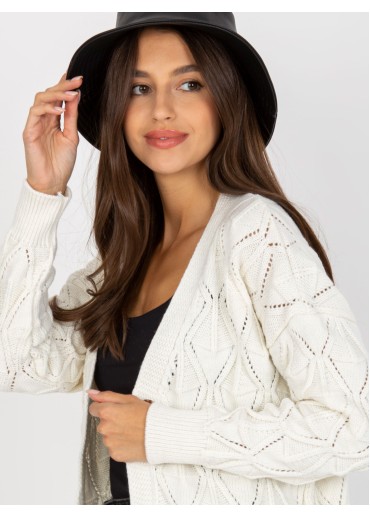 Smotanovo biely sveter