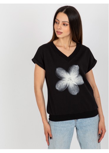 Čierne tričko kvet