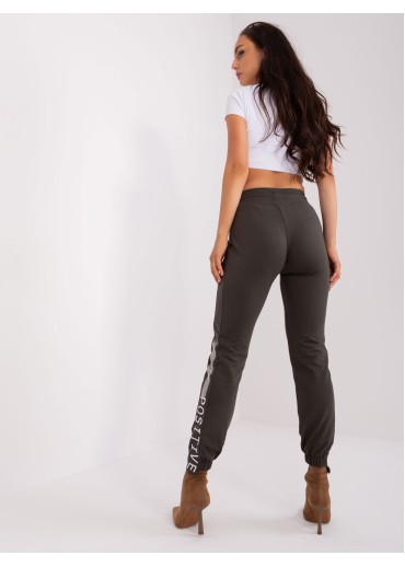 Tmavosivé tepláky s lampasom