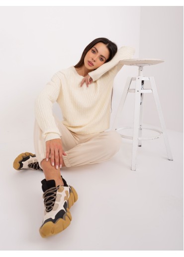 Smotanovo biely pulóver