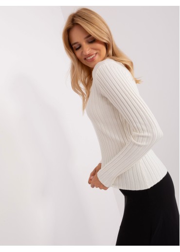 Smotanovo biele tričko s dlhým rukávom