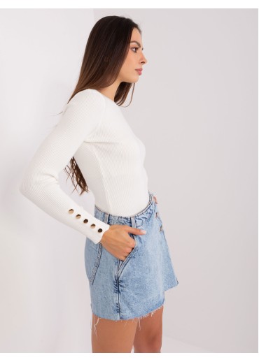 Smotanovo biely pulóver