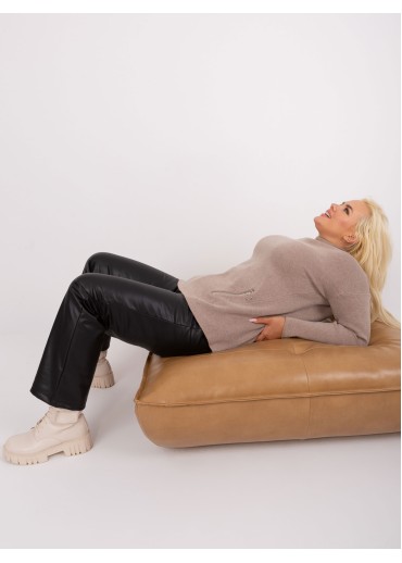 Kapučínovo hnedý rolák