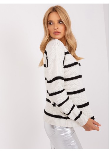 Smotanovo biely sveter