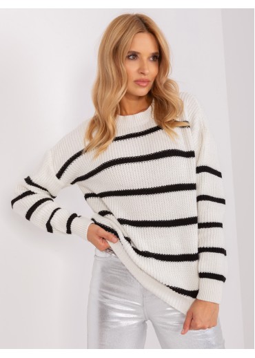 Smotanovo biely sveter