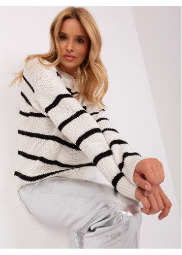 Smotanovo biely sveter