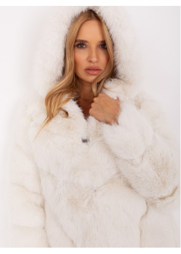 Smotanovo biela kožušinová bunda