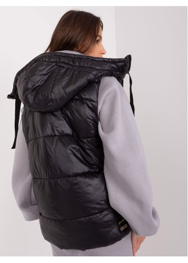 Čierna prešívaná vesta