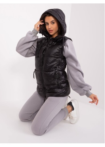 Čierna prešívaná vesta