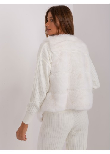 Smotanovo biela kožušinová vesta